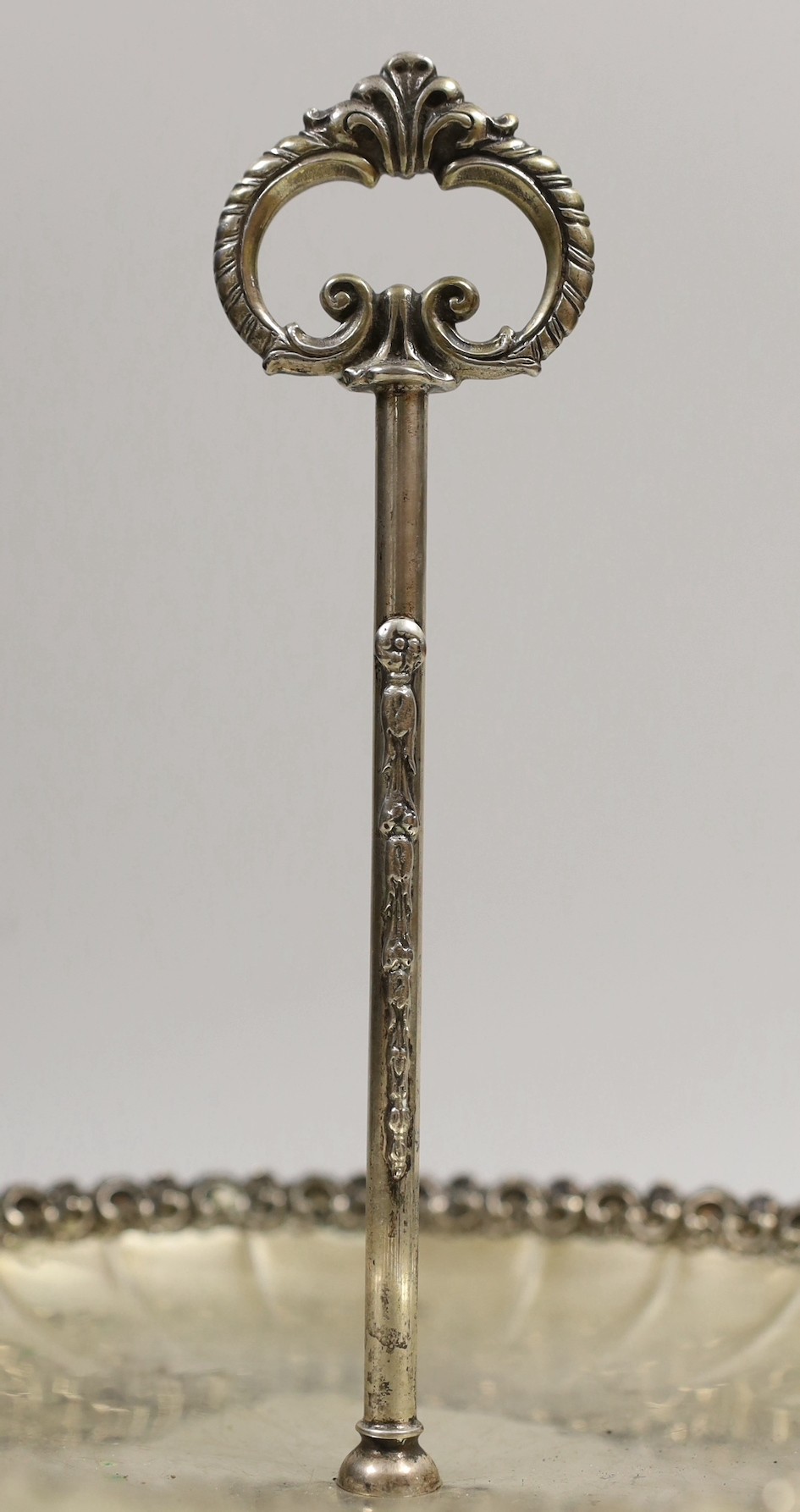 An Italian 800 standard white metal cake stand, 28cm, 20.9oz.